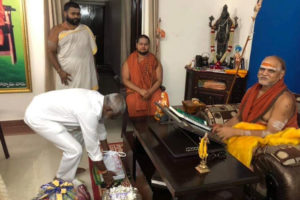 TTD Chairman keeps Venkanna prasadam at Swarupanandendra Swami’s feet
