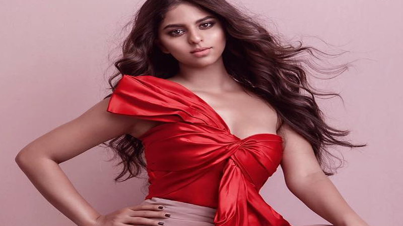 Pic Talk: SRK’s Daughter Oozes Glamour In Red!