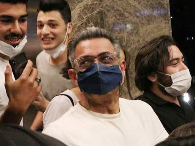 Bollywood Superstar Gets Mobbed In Turkey